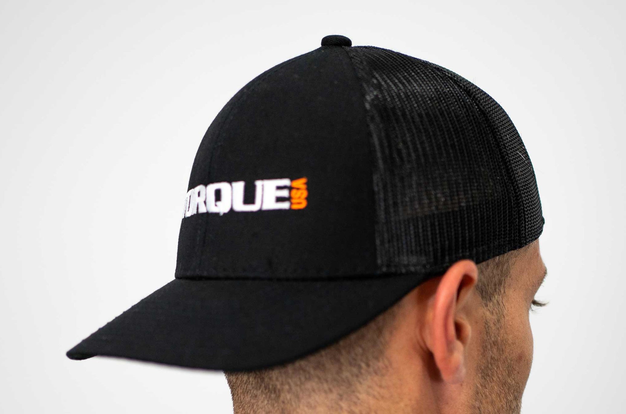 Man Wearing Torque Mesh Back Hat Backwards<black>